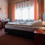 Проживание в семье Venus *