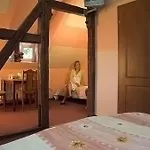 Venus Проживание в семье *